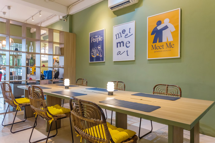 Shared Desk Photo 01