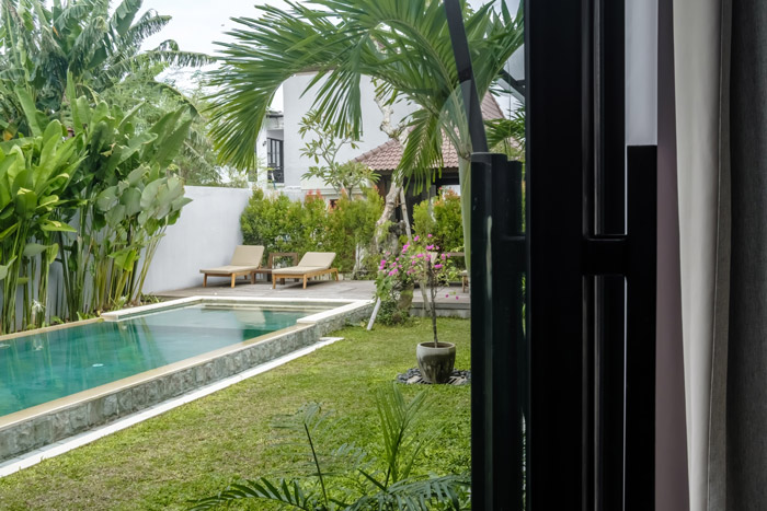 Deluxe Duplex Pool View Photo 25